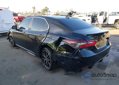 2021 Toyota Camry Se z USA, uszkodzony, nr VIN 4T1G11AK4MU435745